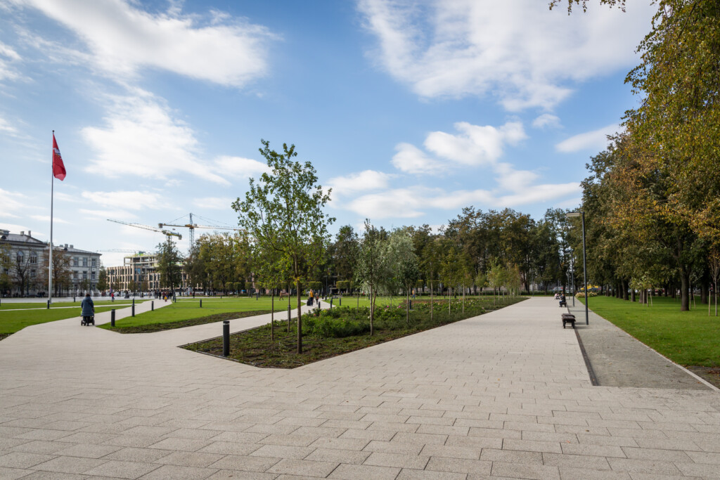Lukiškių aikštė, Plaza 6x4 Quartz