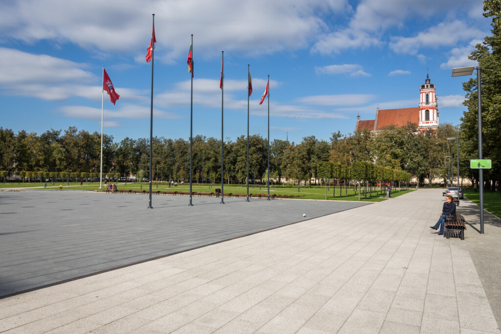 Lukiškių aikštė, Plaza 6x4 Quartz