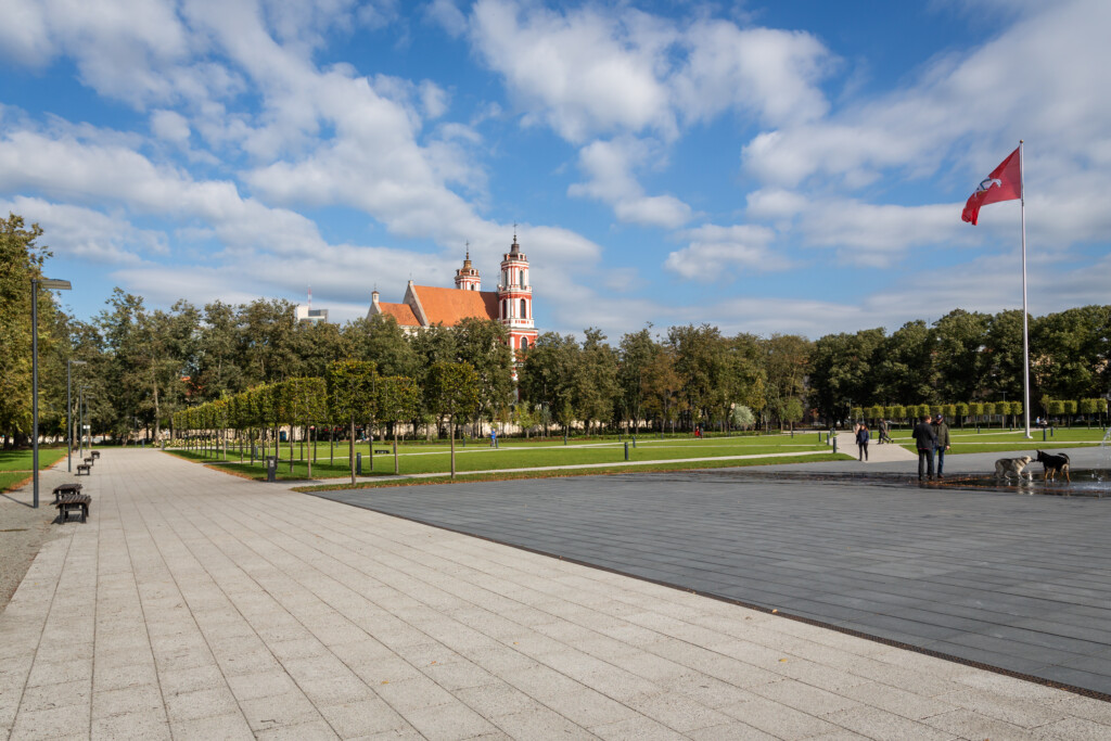 Lukiškių aikštė, Plaza 6x4 Quartz