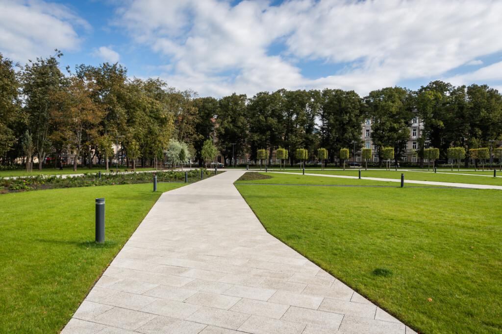 Lukiškių aikštė, Plaza 6x4 Quartz