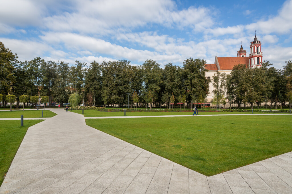 Lukiškių aikštė, Plaza 6x4 Quartz